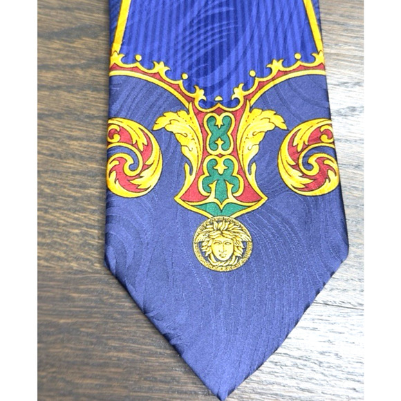 VTG Rare Tie Versus Giorgio Versace Retro Meduza Silk 59"L 3.75"W Italy made - Picture 4 of 5